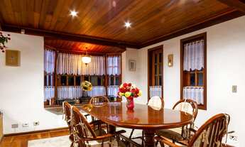 Imagem 7: Pousada com vista panorâmica e área de lazer com piscina e churrasqueira