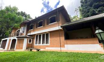 Imagem 2: Casa rústica com área gourmet e salão de jogos