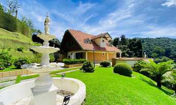 Imagem: Casa com quintal dos sonhos e uma bela área