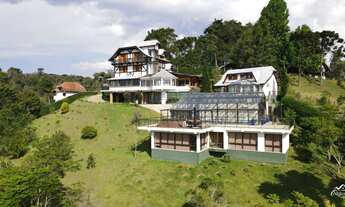 Imagem: Propriedade ímpar, com vista para a Pedra