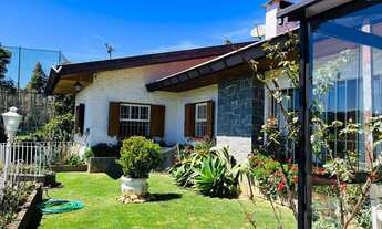 Imagem 2: Casa com 6 suítes em bairro nobre, rodeada de muito verde!