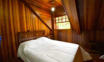 Imagem 6: Casa com terreno plano, local arborizado e perto do centro