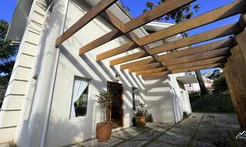 Imagem 3: Casa em Condomínio com Área Gourmet e Deck com Linda Vista!