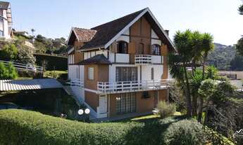 Imagem: Charmosa Casa com Ótima Localização!