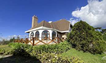 Imagem 2: Charmosa Casa com Vista Deslumbrante em Condomínio Exclusivo!