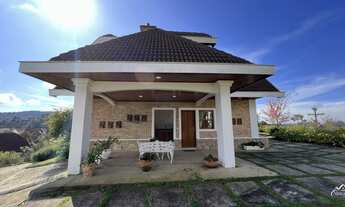 Imagem 4: Charmosa Casa com Vista Deslumbrante em Condomínio Exclusivo!