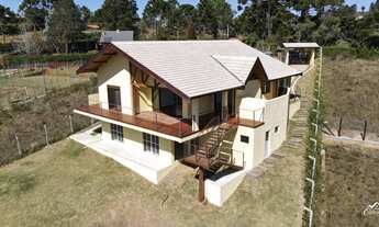 Imagem 2: Refúgio Particular com Vista Deslumbrante para as Montanhas!