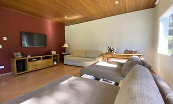 Imagem 3: Viva o Luxo em Sintonia com a Natureza: Casa Mobiliada com 4 Suítes em Condomínio Exclusiv