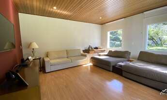 Imagem 4: Viva o Luxo em Sintonia com a Natureza: Casa Mobiliada com 4 Suítes em Condomínio Exclusiv