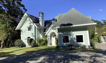 Imagem 2: Viva o Luxo em Sintonia com a Natureza: Casa Mobiliada com 4 Suítes em Condomínio Exclusiv