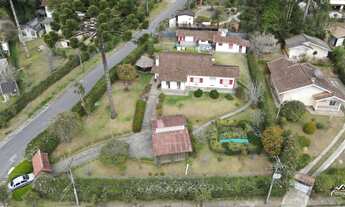 Imagem 2: Charmosa Casa Antiga com um Excelente Terreno em Localização Privilegiada!