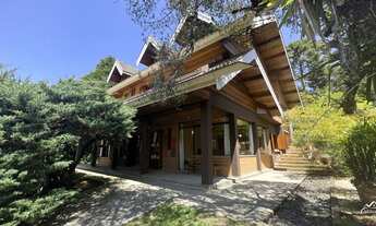 Imagem 2: Casa com Terreno Fantástico e Paisagismo Deslumbrante!