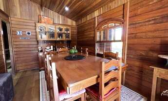 Imagem 4: Casa em Região Tranquila com Área Gourmet e Vista Deslumbrante!