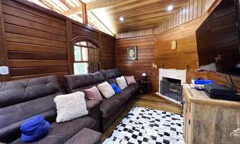 Imagem 6: Casa em Região Tranquila com Área Gourmet e Vista Deslumbrante!