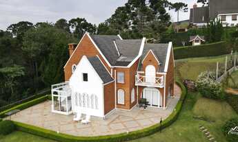 Imagem 2: Casa Elegante com Vista Privilegiada em Campos do Jordão!