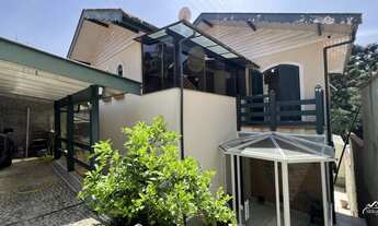 Imagem: Bairro Popular, Residência Excepcional