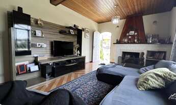 Imagem 4: Charmosa Residência com Área Gourmet em Bairro Popular!