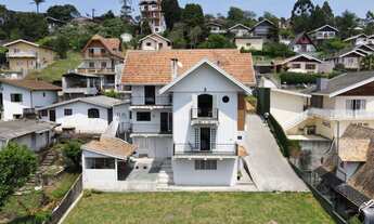 Imagem 2: Casa de 5 Suítes com Vista Panorâmica e Área Gourmet!