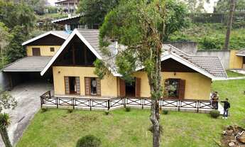 Imagem: Casa Charmosa com Área Gourmet no Morro