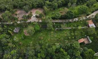 Imagem 2: Viva a Natureza: Chácara de 20 mil m² com Paisagismo Deslumbrante!