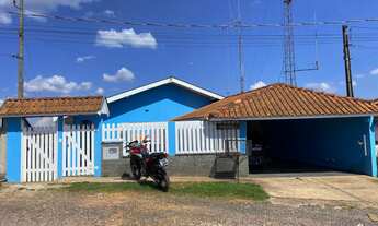 Imagem: Duas Casas mais uma Edícula em Terreno