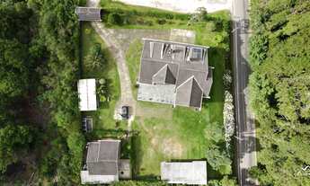 Imagem 5: Propriedade com 6 Suítes e Terreno Amplo em Campos do Jordão!