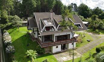 Imagem: Propriedade com 6 Suítes e Terreno Amplo