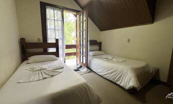 Imagem 7: Propriedade com 6 Suítes e Terreno Amplo em Campos do Jordão!