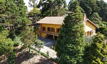 Imagem 3: Residência em Campos do Jordão com Estilo Único e Vista de Tirar o Fôlego!