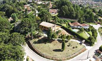 Imagem 4: Residência em Campos do Jordão com Estilo Único e Vista de Tirar o Fôlego!