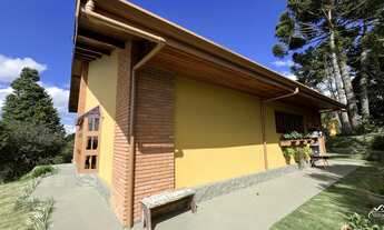 Imagem 5: Residência em Campos do Jordão com Estilo Único e Vista de Tirar o Fôlego!