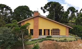 Imagem 2: Residência em Campos do Jordão com Estilo Único e Vista de Tirar o Fôlego!