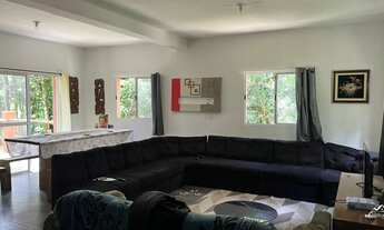 Imagem 5: Refúgio Sereno com Árvores Nativas em Campos do Jordão!