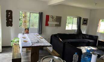 Imagem 6: Refúgio Sereno com Árvores Nativas em Campos do Jordão!