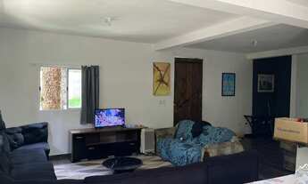 Imagem 7: Refúgio Sereno com Árvores Nativas em Campos do Jordão!