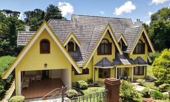 Imagem 2: Casa dos Três Lagos: Excelente Construção Dentro do Melhor Condomínio de Campos do Jordão!