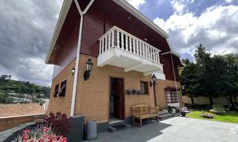 Imagem 4: Refúgio Familiar: Sua Casa dos Sonhos em um Bairro Tranquilo!