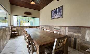 Imagem 6: Casa dos Sonhos: Viva em Harmonia com a Natureza em uma Propriedade Espaçosa e Sofisticada