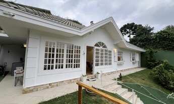 Imagem 3: Casa em Bairro Tranquilo com Terreno Aproveitável e Linda Vista!