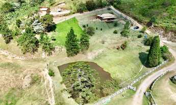 Imagem 3: Chácara em local de beleza rara, construção country de 02. suites