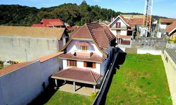 Imagem: Sobrado com 4 Dormitórios em Bairro Tranquilo!