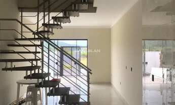 Imagem 4: Sobrado com dois quartos sendo uma suíte, sacada, vaga de garagem e amplo pátio com total