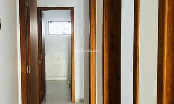 Imagem 4: Casa pronta para morar com dois quartos sendo uma suíte, living integrado, vaga de garagem