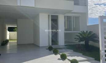 Imagem 2: Sobrado à Venda com área construída de 135.86 m², conta com 3 suítes, sala e cozinha, lava