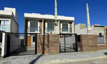 Imagem 2: Sobrado à Venda no loteamento Br Felice, em Tijucas/SC. Conta com dois dormitórios, living