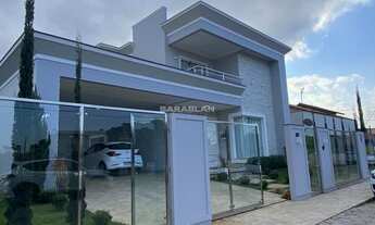 Imagem 1: Casa à Venda no Centro de Tijucas/SC. Conta com 3 quartos sendo 2 suítes e uma demi suíte