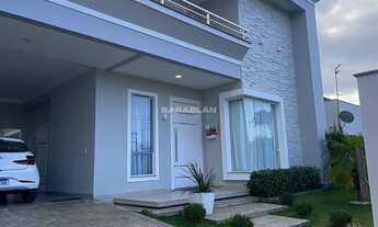 Imagem 2: Casa à Venda no Centro de Tijucas/SC. Conta com 3 quartos sendo 2 suítes e uma demi suíte