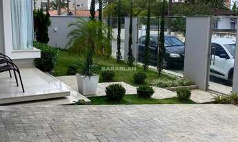 Imagem 3: Casa à Venda no Centro de Tijucas/SC. Conta com 3 quartos sendo 2 suítes e uma demi suíte