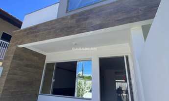 Imagem 2: Casa à Venda na Praia do Mariscal, em Bombinhas/SC. Duplex alto padrão de acabamento com 1