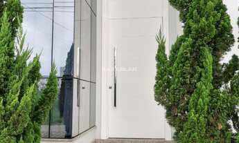 Imagem 2: Casa à Venda no Centro de Tijucas/SC. Conta com 3 dormitórios sendo 1 suíte com closet, li